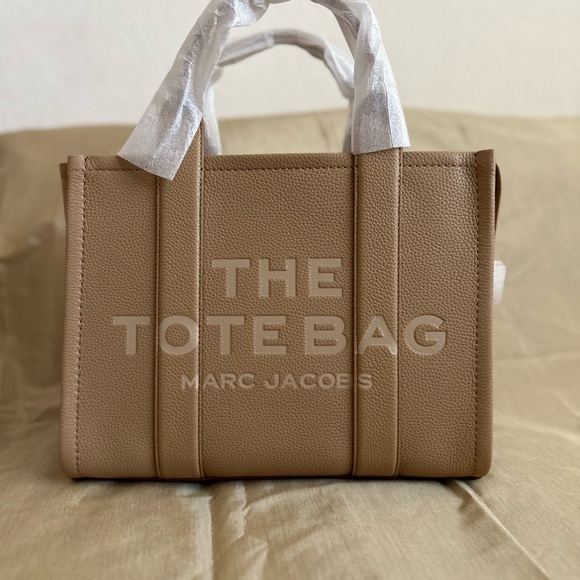 Marc Jacobs Handbags - Marc Jacobs The Tote Bag Leather